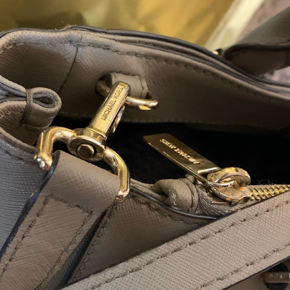 Michael Kors Kellen Saffiano Satchel Purse - Picture 4 of 16